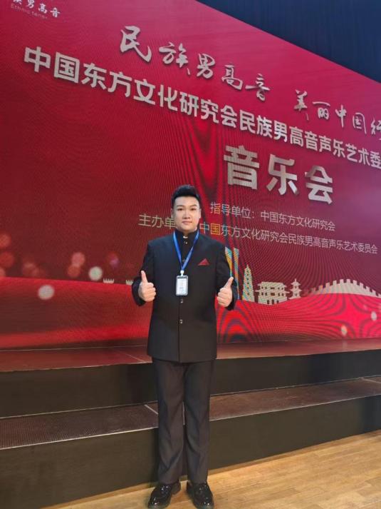 说明: 江诚生活照